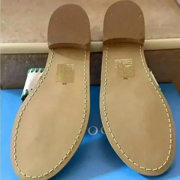 NWT Jack Rogers Classic Samdals White with Embroidered Green Shamrock Size 6 - Picture 11 of 14